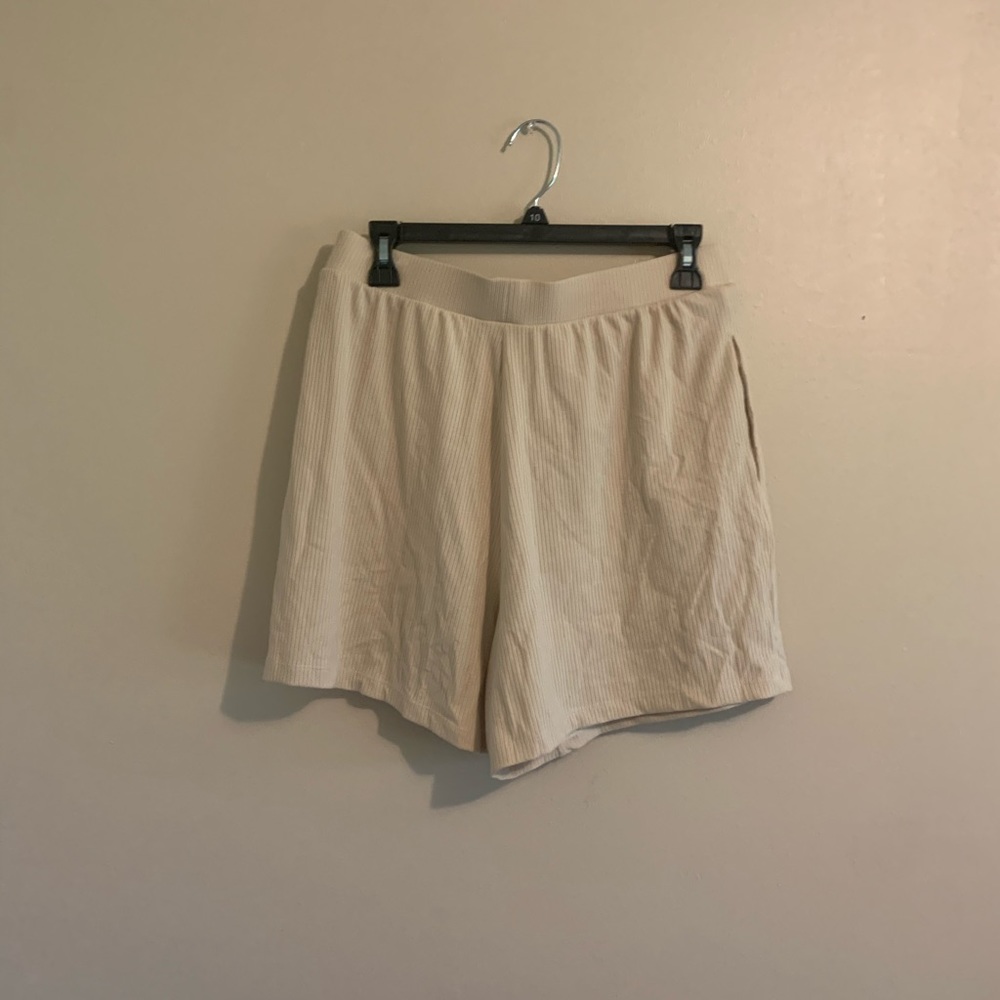 Ribbed shorts - Picture 3 of 3